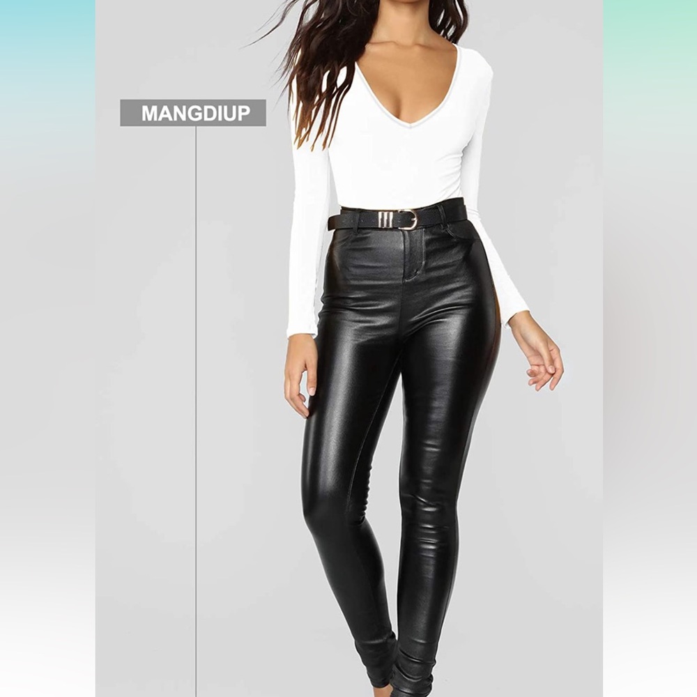 🌟3 FOR $15 // White long sleeve bodysuit